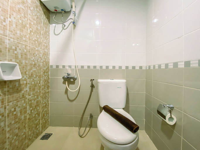 Bathroom 3, Cozy and Spacious 2BR Apartment at Royal Olive Residence, Jakarta Selatan
