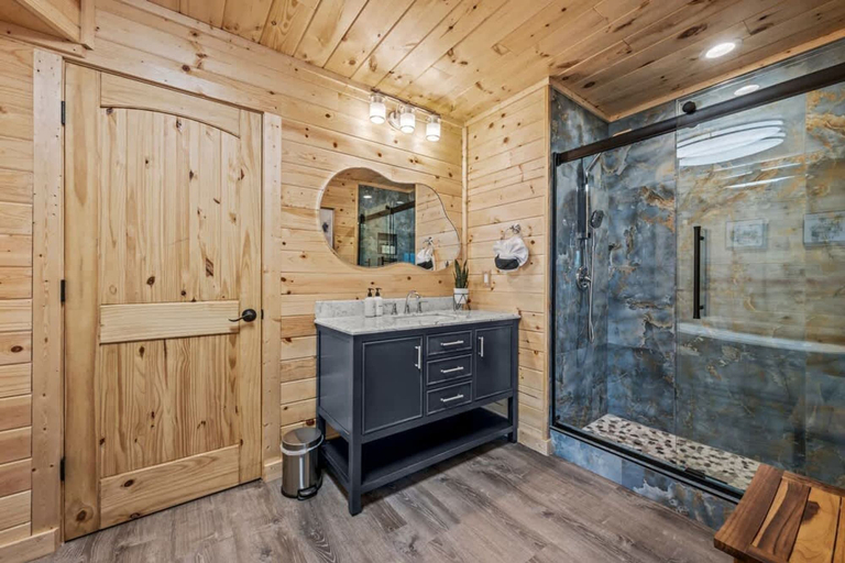 Room 3, 180 Views Sleeps 7 Private Hot Tub Full Kitchen, Sevier