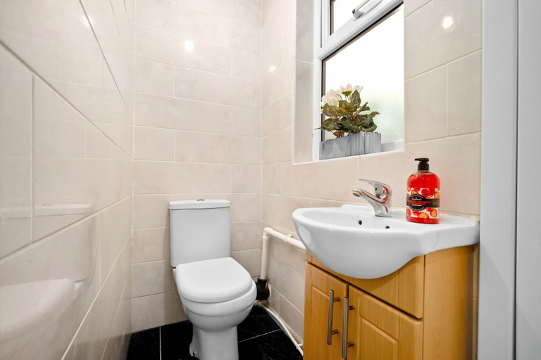 Bathroom 4, Harborne House 4 Bedroom Contractor Qe Hospital, Birmingham