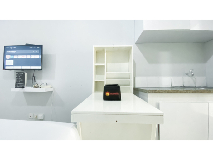 Others 2, Stunning and Comfy Studio at Green Bay Pluit Apartment By Travelio, Jakarta Utara