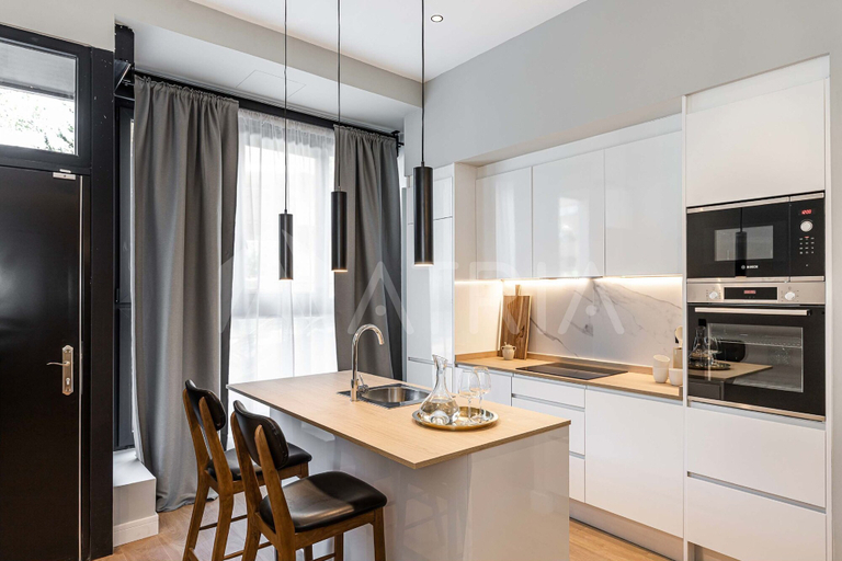 Room 2, Flat 3 10m Walk to Bernab u Real Madrid Stadium, Madrid