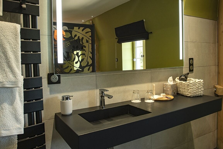 Bathroom 13