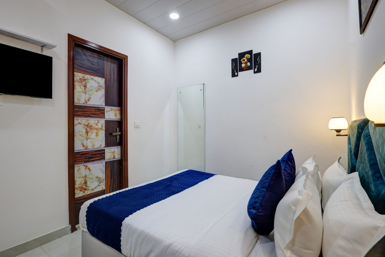 Bedroom 2, Hotel Warm Welcome Inn Noida Sector 26, Gautam Buddha Nagar