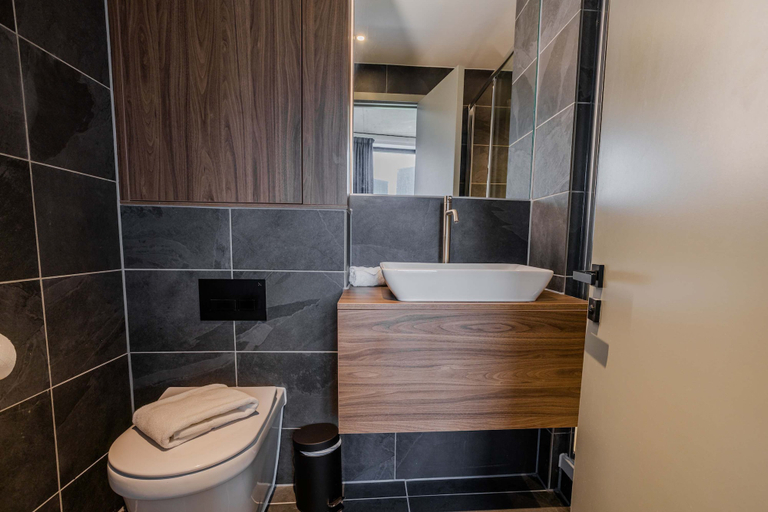 Room 4, Midori Suite 2BR City Views, Manchester