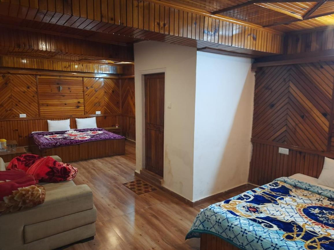 Others 3, Hotel Jannat, Kullu