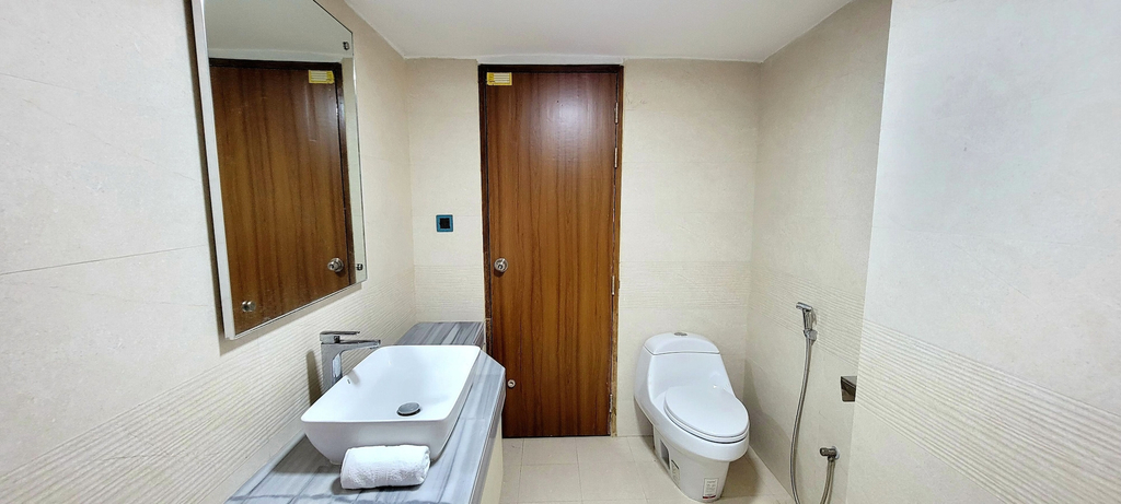Bathroom 3, Luxurious 3-bhk Highly Secured & Close to Airport, Dhaka