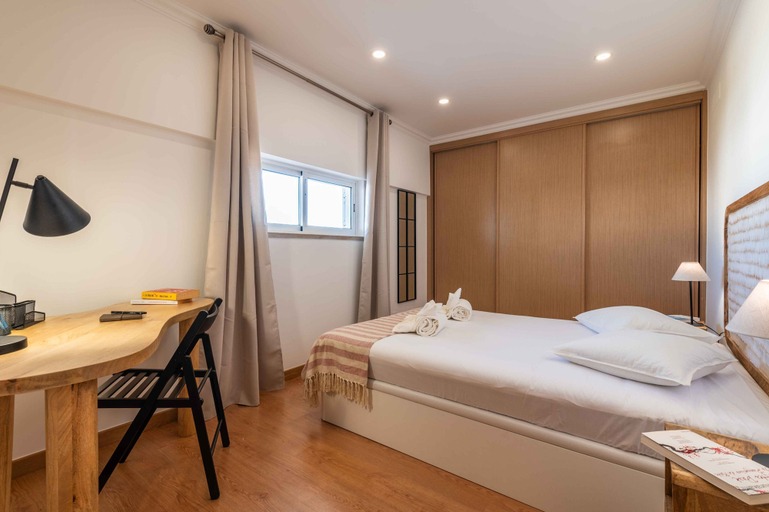 Room 4, Montechoro Sea View 3 Bedroom Apartment, Albufeira