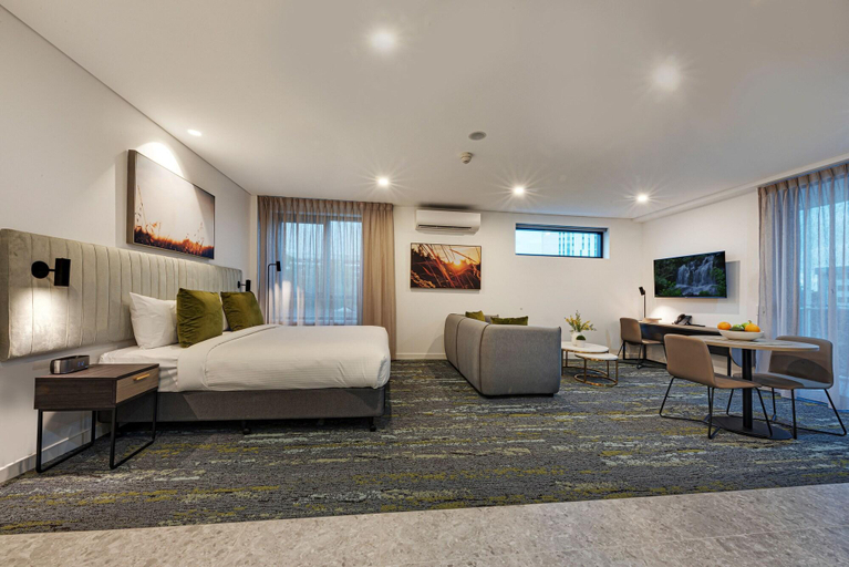 Bedroom 2, Littomore Suites Kingswood, Penrith - East