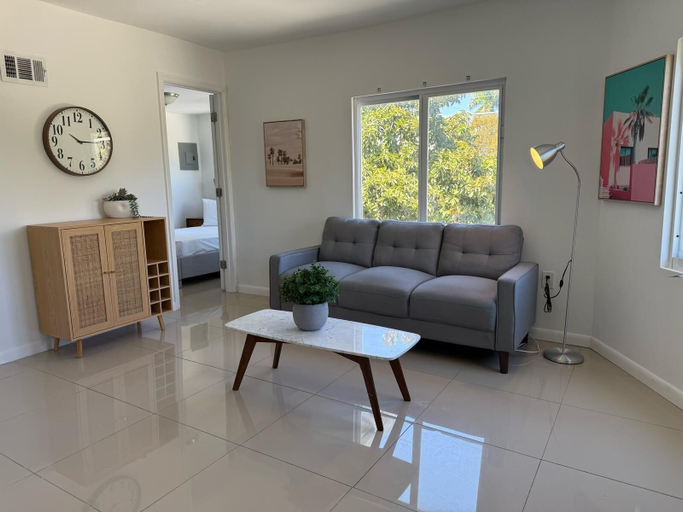 Others 5, Renzzi Villas, Miami-Dade