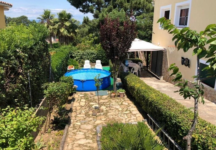 Room 3, Julia in Lloret de Mar, Girona