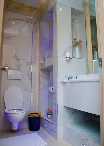 Bathroom 3, Check Inn Hotel Gimbiya, AbujaMun