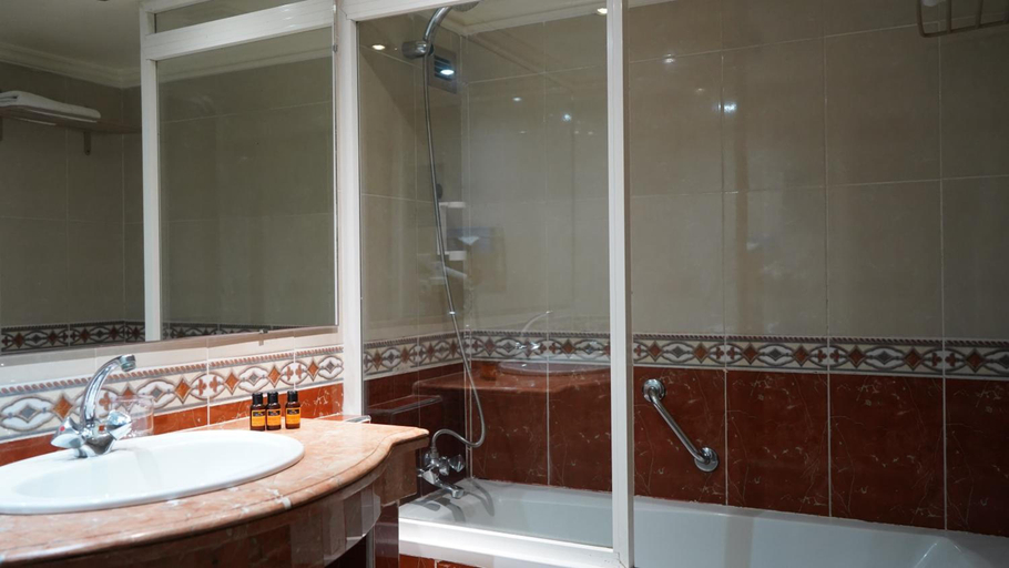 Bathroom 3, Hotel Toubkal, Casablanca