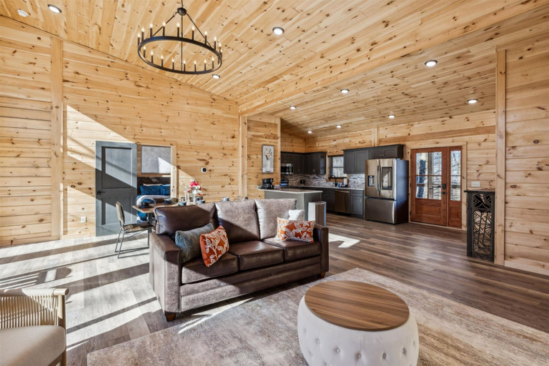 Room 4, Brand New Cabin w Fire Pit Hot Tub Gameroom, Sevier