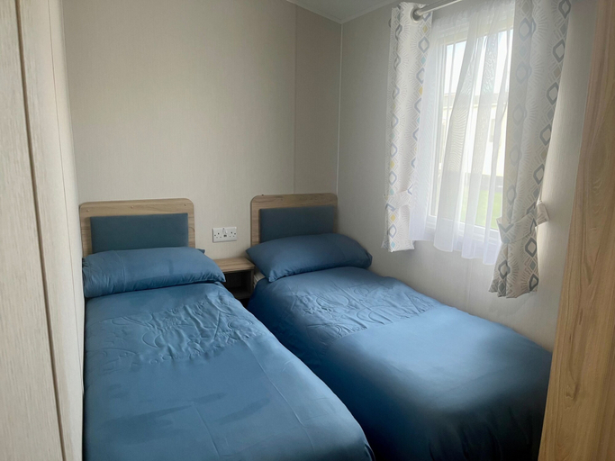 Room 4, Surfside Bliss - Cayton Bay Park Caravan, North Yorkshire