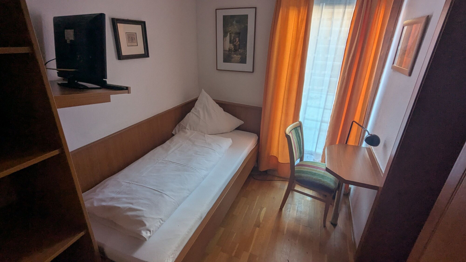 Bedroom 2, Gasthof Hotel Rose, Würzburg