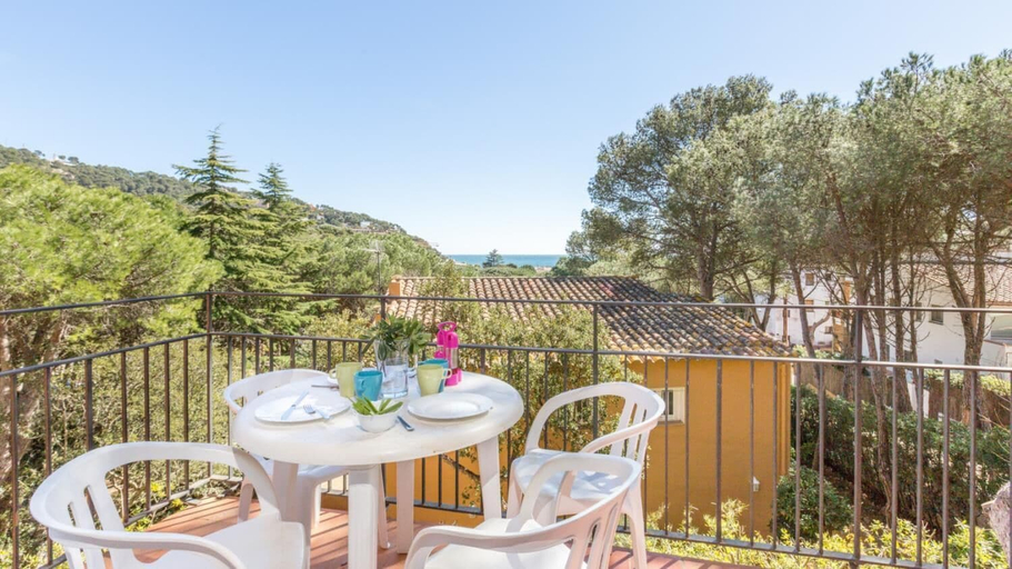 Room 4, Carena 1 in Llafranc, Girona