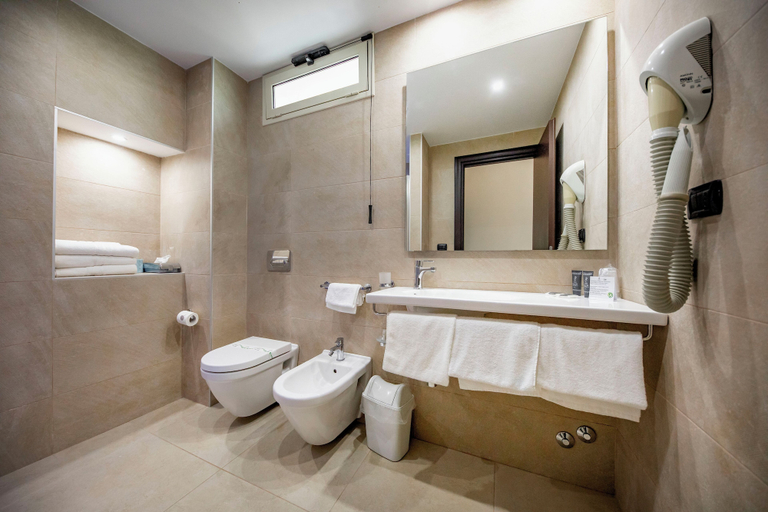 Bathroom 5, Hotiday Cefalù Mazzaforno, Palermo