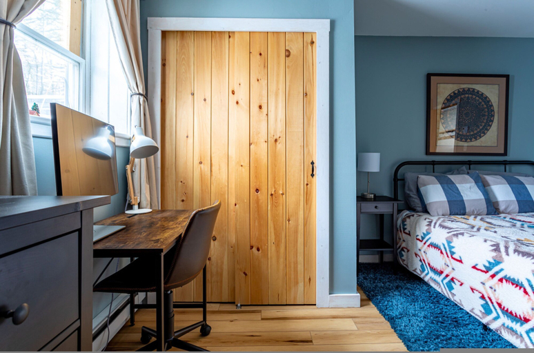Room 3, Ski Hike Lodge 5BR w Fire Pit Cozy Spaces, Greene