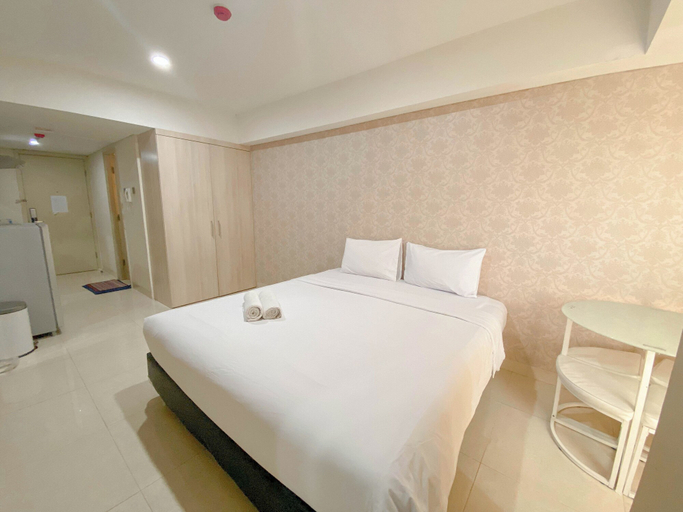 Good Homey Studio Apartment at Warhol (W/R) Residences, Semarang
