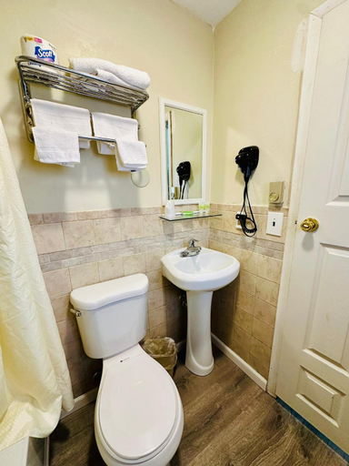 Bathroom 12