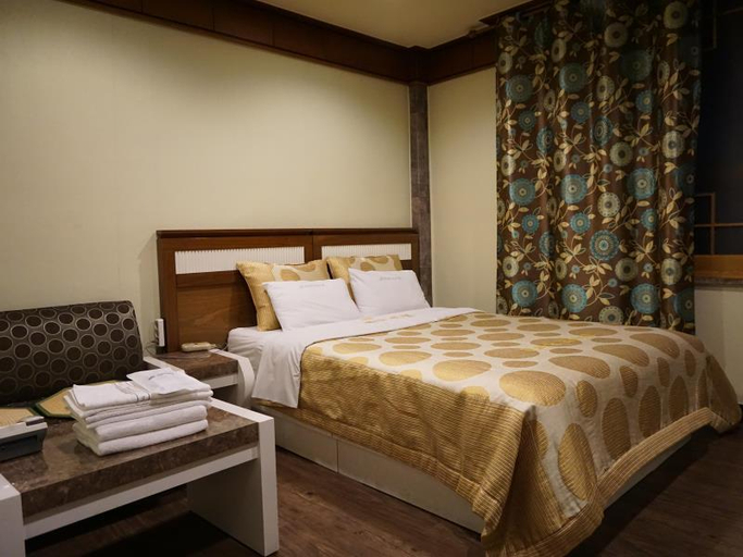 Bedroom 3, Andong Park Hotel, Andong