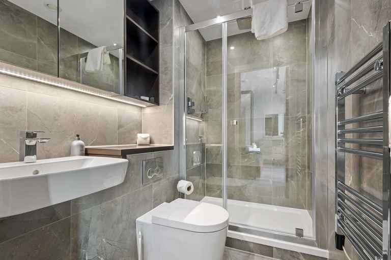 Bathroom 2, MySquare Modern Two Bedroom Flat in North Acton close to Ealing, London