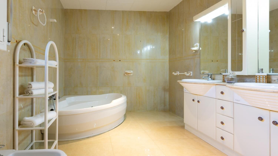 Room 3, Sotet in Vidreres With 4 Bedrooms and 2 Bathrooms, Girona