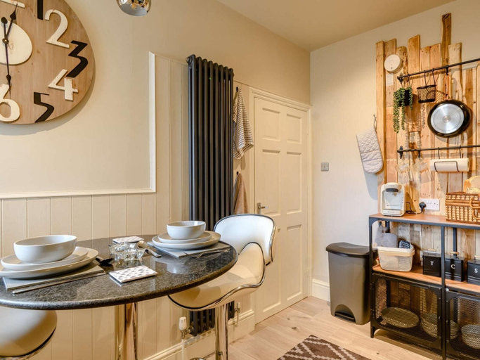 Dining, Nirvana Apartment Sunniest Spot in Scarborough, North Yorkshire