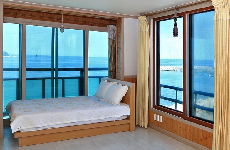 Bedroom, Sokcho Haemaleum Pension, Sokcho
