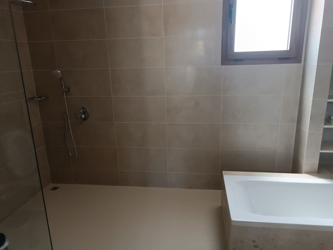 Room 5, Cozy 2-bedroom Poolside Haven, Taqah