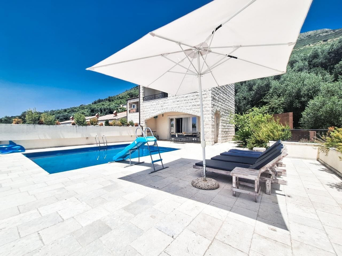 Sport & Beauty 4, Casa Oliva Villas with Private Heated Pools