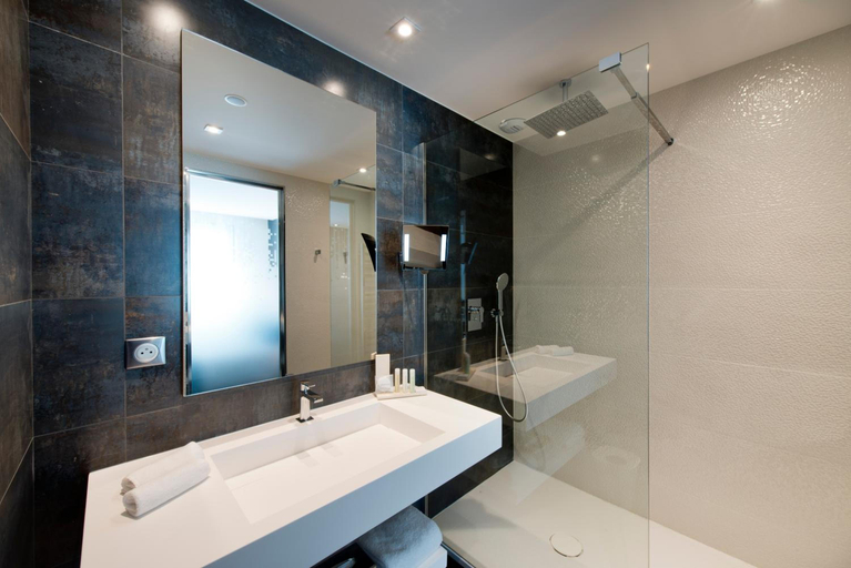 Bathroom 4, Golden Tulip Sophia Antipolis - Hotel & Spa, Alpes-Maritimes