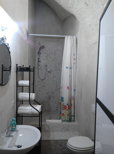 Bathroom 2, Stone Rooms, Matera