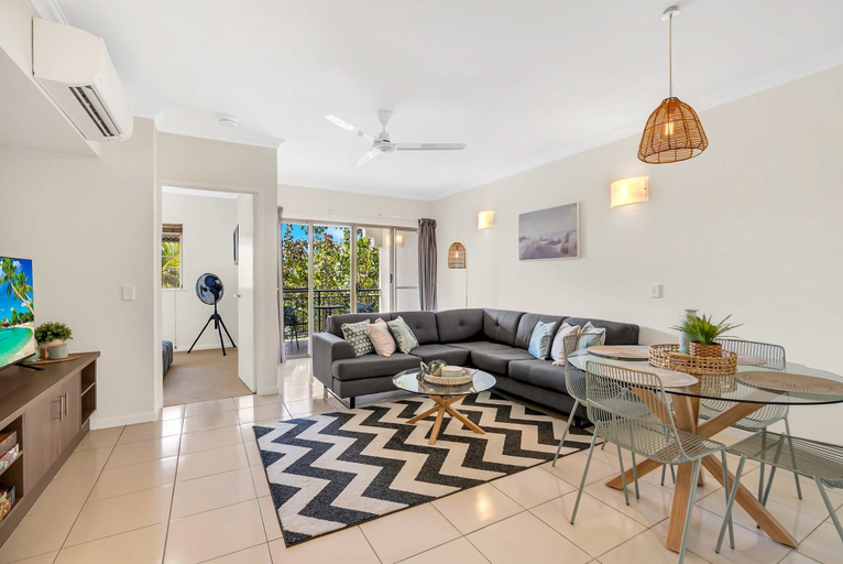 Room 5, Palm View- 9 Pools BBQ Gym, Cairns