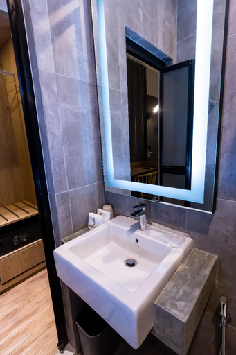Bathroom 9