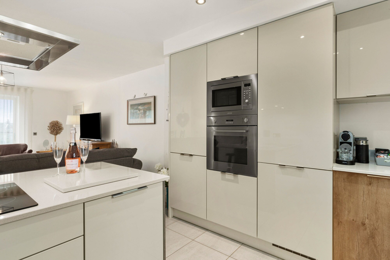 Room 5, Maes-y-berllan - Close to Village and Beach, Pembrokeshire