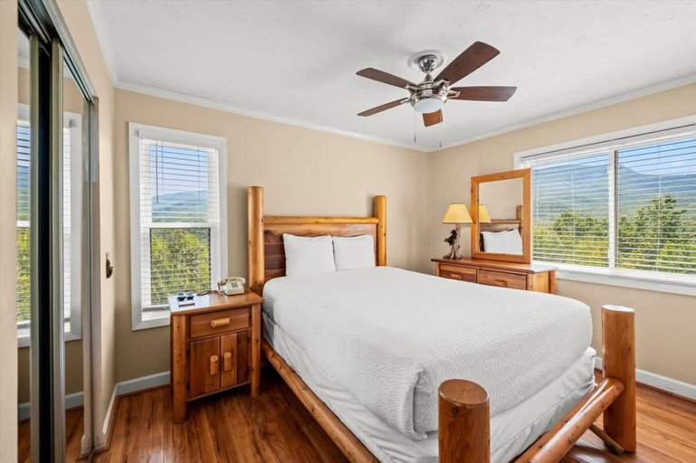 Room 2, Sleeps 4 Mountains Views Indoor Pool Sauna, Sevier