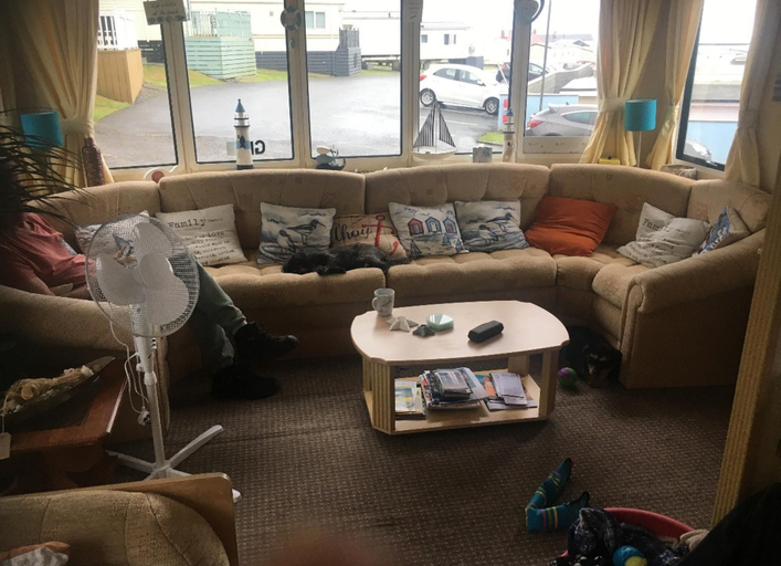 Living area, 2 Bed Caravan - Sleeps 4 - Pets - Parking - Wifi, Ceredigion