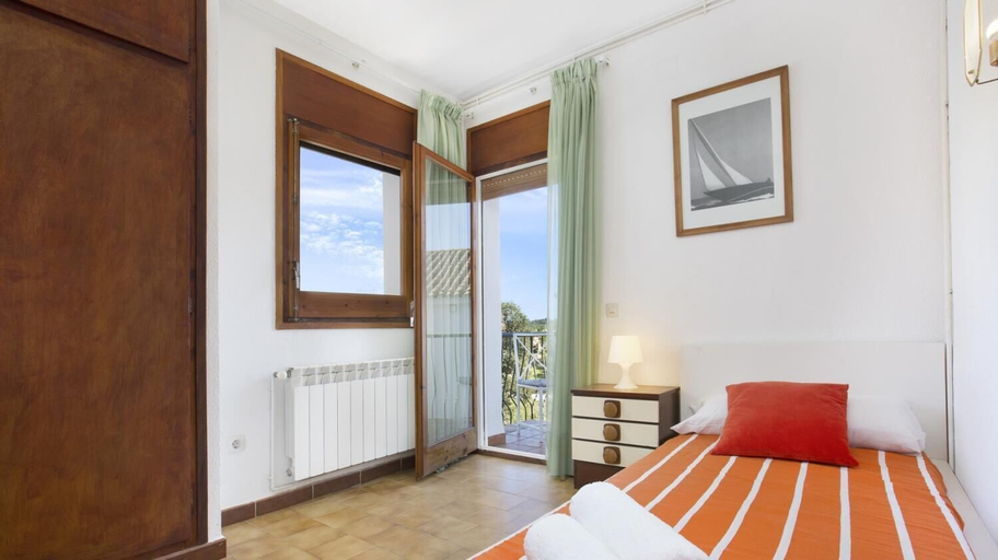 Room 2, Tensi in Blanes With 5 Bedrooms and 2 Bathrooms, Girona
