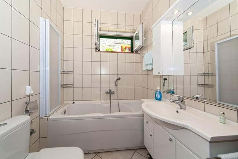 Bathroom, Villa Zivana, Dugi Rat