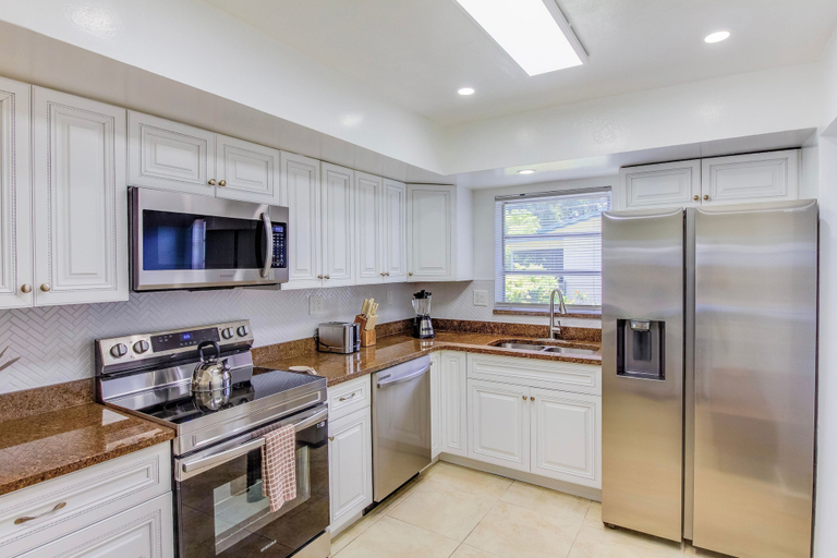 Room 4, Beautiful 3 2 Home in Pompano Beach - Close to Beach, Broward