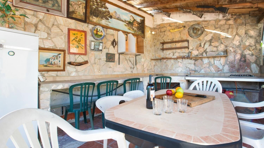 Room 3, Alonso in Vidreres With 4 Bedrooms and 1 Bathrooms, Girona