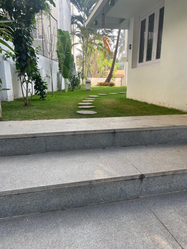 Others 4, Bungalow 102, Bangalore