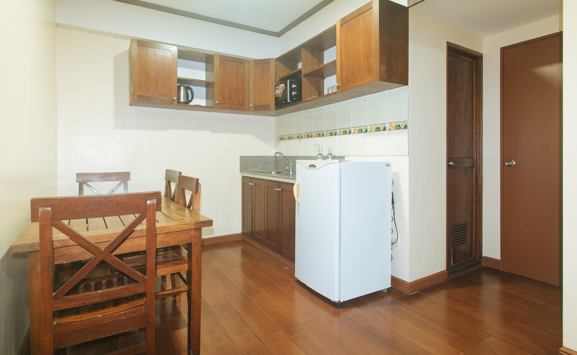 Dining Room 10
