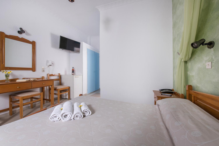 Bedroom 3, Hotel Olympia, South Aegean