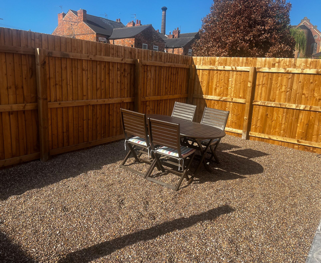 Outdoor dining, 2 Bed Flat - Sleeps 8 - Pets - Garden - Parking, Derbyshire