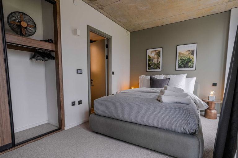 Room 2, Midori Suite 2BR City Views, Manchester