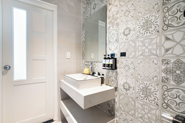 Bathroom 5, Nicecy Hotel - 218 Le Thanh Ton Street, District 1