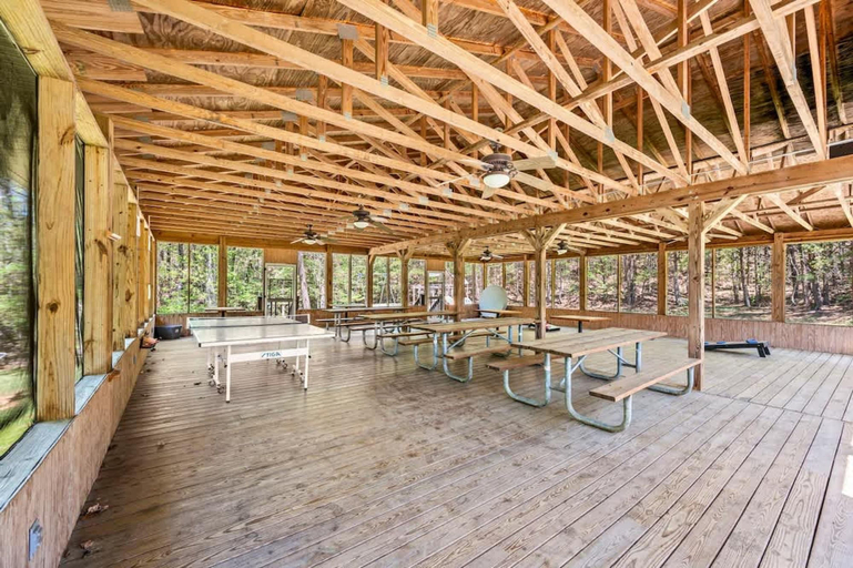 Room 5, Mountain Views Indoor Pool Hot Tub Sleeps 4, Sevier