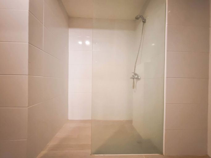 Bathroom 5, Contemporary Studio No Kitchen Apartment Mataram City, Sleman